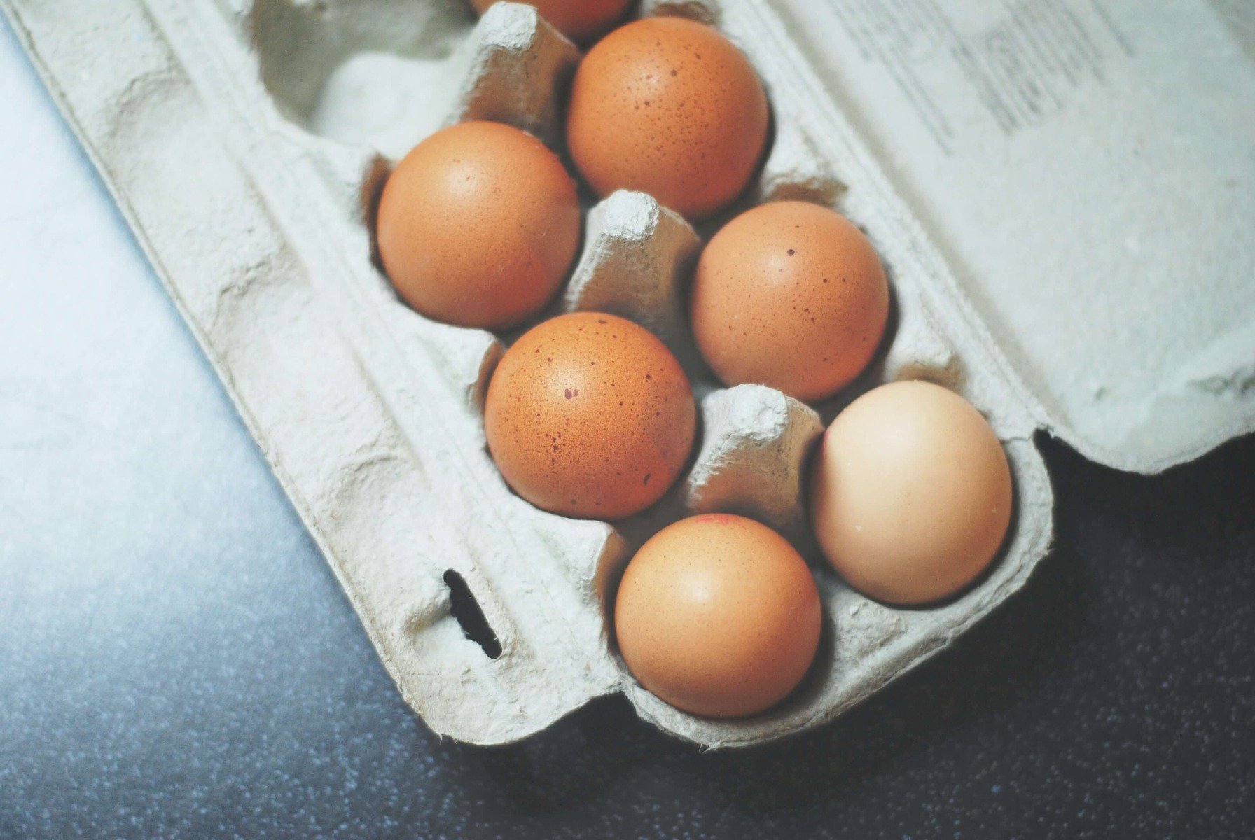 Opakowanie z sześcioma kurzymi jajami